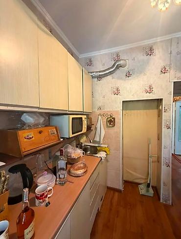 110: 3 комнаты, 70 м², Асанбай мкр 105 серия, 1 этаж — 10