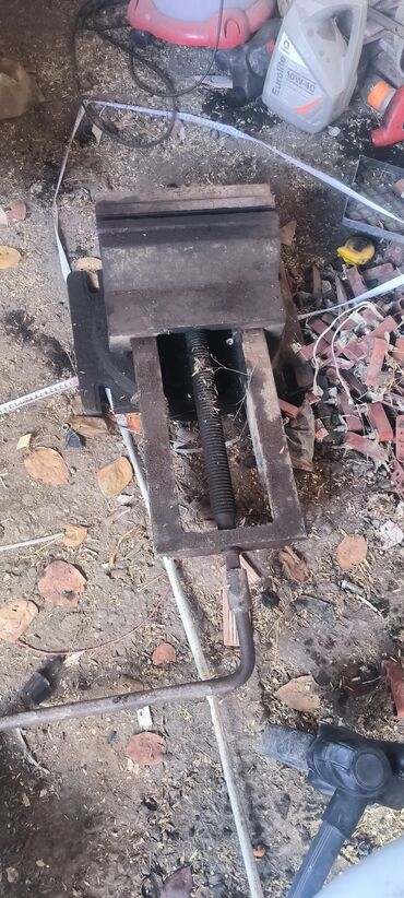 терезе пластик: Ağır tip dəzgah sıxacı (sürgülü, vintli mexanizmli) - Material: tam