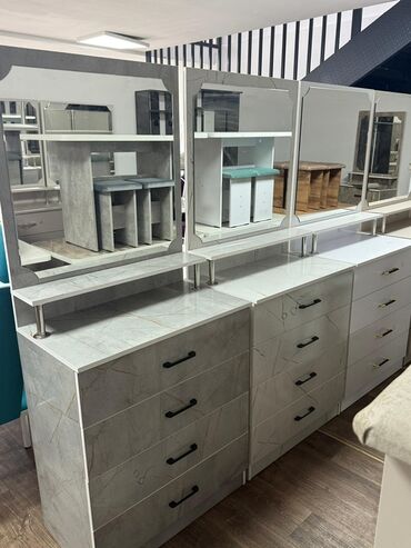 прикроватные тумбочки из экокожи: Туалетный столик, С зеркалом, цвет - Белый, ЛДСП