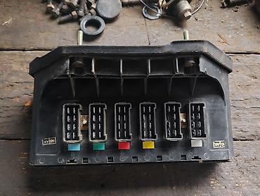 Auto delovi: Tabla s osiguračima Lada 2104 Karavan br.8. Polovno, očuvano, skinuto — 8