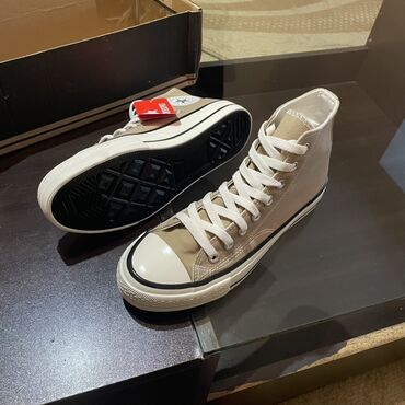 детские высокие кеды: Model: Coavespot hi-top krossovkalar Ölçü: 40 razmer Rəng: Bej, krem
