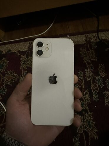 Apple iPhone: IPhone 12, Б/у, 64 ГБ, Белый, Кабель, Зарядное устройство, Защитное стекло, 76 % — 1