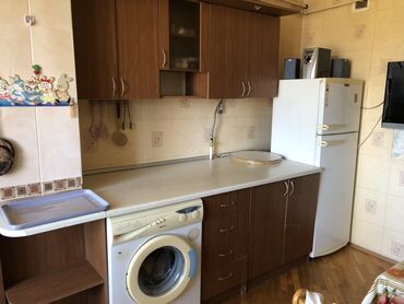 Tofas: Mətbəx avadanlıqları dəsti - Beko iki qapılı soyuducu: yuxarıda