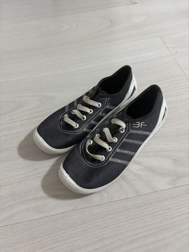 Детская обувь: Продаю туфли девичковые в идеальном состоянии, размер 36. Цена 500 — 8