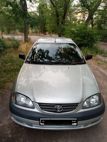 Toyota: Toyota Avensis: 2002 г., 1.8 л, Механика, Бензин, Седан