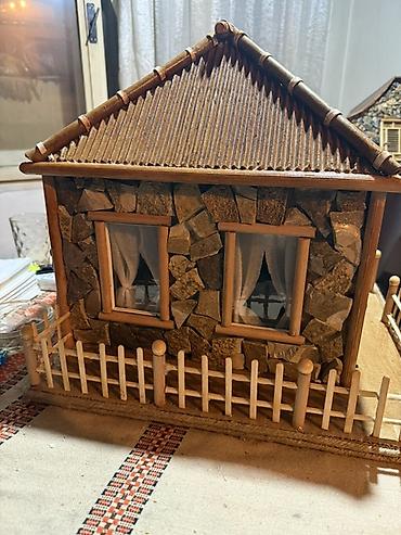 Figurice i makete: Ručno rađena maketa kamene kućice sa dvorištem - Detaljna maketa kuće — 9