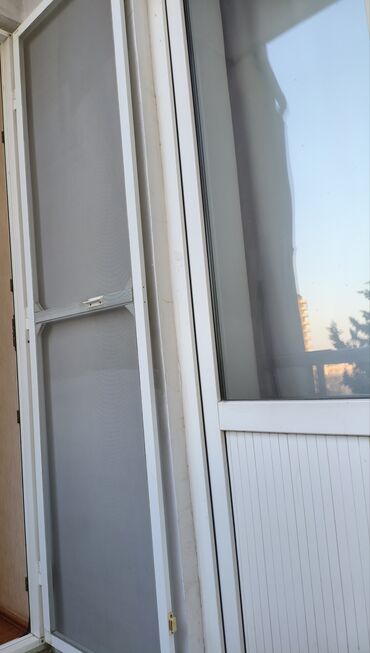 plasdik qapi: "Salam Qapı və setkası birlikdə satılır. Qiymət 50 AZN-dir. Yenidən