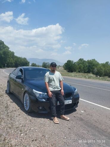 мерседес c class: BMW 5 series: 2025 г., Седан