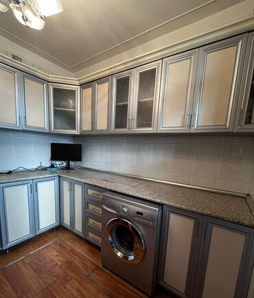 мебель из паллет бишкек: Mətbəx mebeli satılır 200₼. Yaxşı vəziyyətdədir. Ölçü bəlli