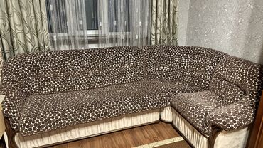материал на диван: Диван-кровать, цвет - Бежевый, Б/у