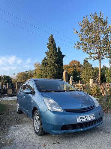 Toyota: Toyota Prius: 1.4 l | 2012 il Hetçbek