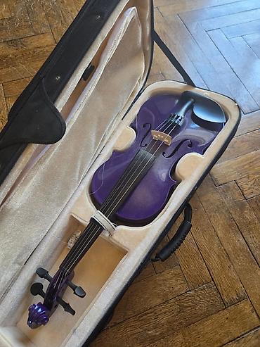 Skripkalar: Məhsul: Klassik violino dəsti – bənövşəyi rəng Təsvir: - 4/4 ölçülü — 3