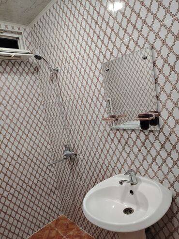 Uzunmüddətli kirayə mənzillər: Sabunçu rayonu, Sabunçu qəsəbəsində, Hamamın yanında 2 otaqlı həyət -da lalafo.az — 9 Uzunmüddətli kirayə mənzillər: Sabunçu rayonu, Sabunçu qəsəbəsində, Hamamın yanında 2 otaqlı həyət — 9