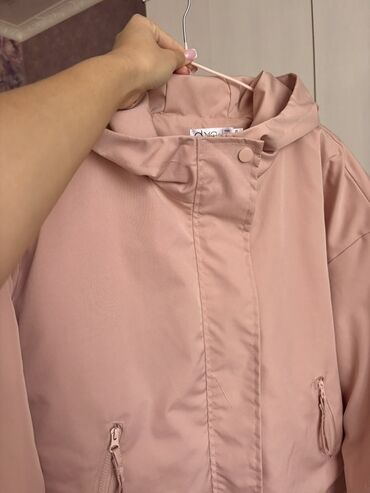 исык кол: Женская куртка-парка в пудрово-розовом цвете. Размер стандарт