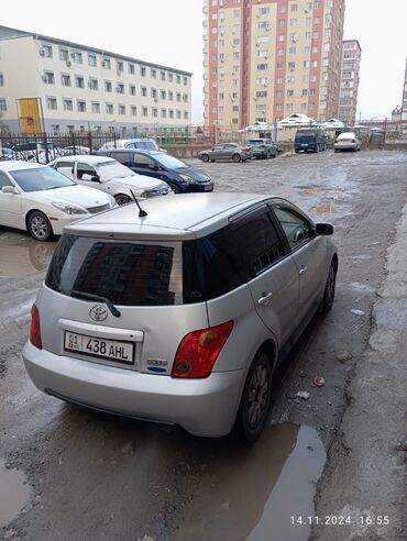 Toyota: Toyota ist: 2003 г., 1.3 л, Автомат, Бензин, Хэтчбэк