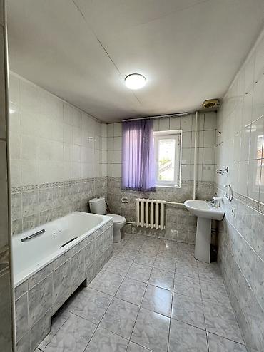 фучика 18 а: 200 м², 6 комнат, 3 мкр — 8