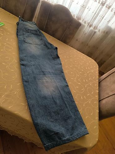 Kişi geyimləri: Cins şalvar, Bershka — 1
