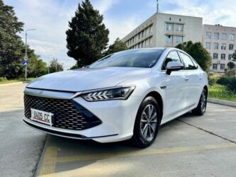 BYD: BYD : 1.5 l | 2024 il 13 km Sedan — 9