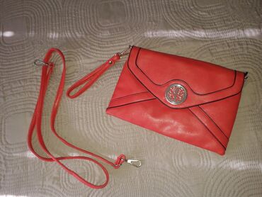bluzica crvena otkacena: Pismo torba, ocuvana, sa dugim kaisem