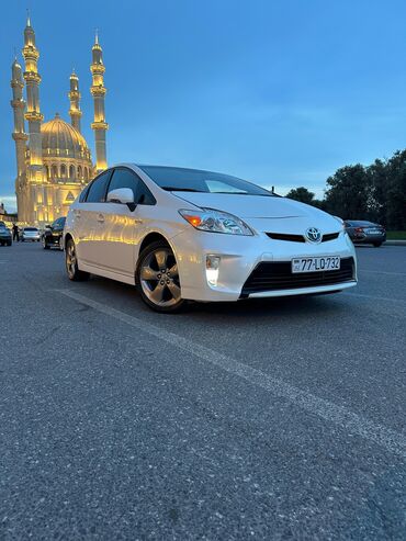 gurcustan masin bazari toyota: Toyota Prius: 1.8 l | 2015 il Hetçbek