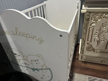 сколько стоят мишки: Детская кроватка с маятниковым механизмом и рисунком мишек - at lalafo.kg сколько стоят мишки: Детская кроватка с маятниковым механизмом и рисунком мишек -