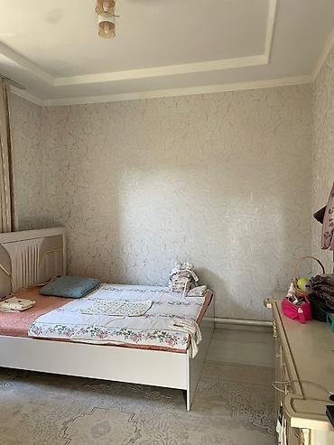 Продажа коттеджей и домов: Жер уй сатылат мал базардын жанында (паяз ата) магазиндин артында 5 — 11