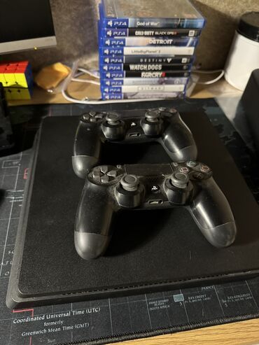 продам плейстейшен 4: Playstation 4 slim Ustunde 10 oyun, hersheyi iwlekdir, sadece olaraq