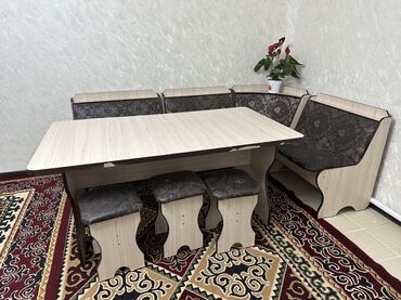 тумба для аквариума: Ашкана үстөлү жана отургуч
