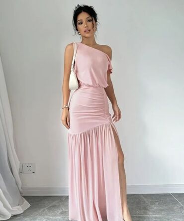 Свадебные платья и аксессуары: Sheinden 20$ alinib geyinilmeyib 20m satılır M razmer