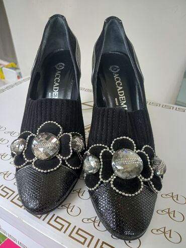 Botinka və botilyonlar: Ölçü: 37, rəng - Qara, Yeni — 10