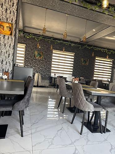 Ofisiant tələb olunur, Restoran