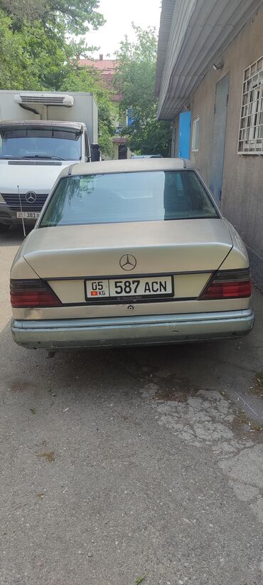 124 е220: Mercedes-Benz W124: 1988 г., 2.3 л, Автомат, Бензин, Седан