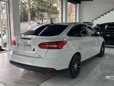 Ford: Ford Focus: 1 l | 2017 il 176526 km Sedan — 5