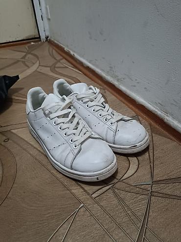 Мужские кроссовки, 40, Adidas, Б/у, цвет - Белый at lalafo.kg Мужские кроссовки, 40, Adidas, Б/у, цвет - Белый