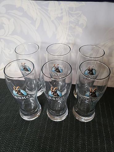 Čaše: Case nove za Lasko pivo. Nove case za pivo sve na njima odsjaj od — 7