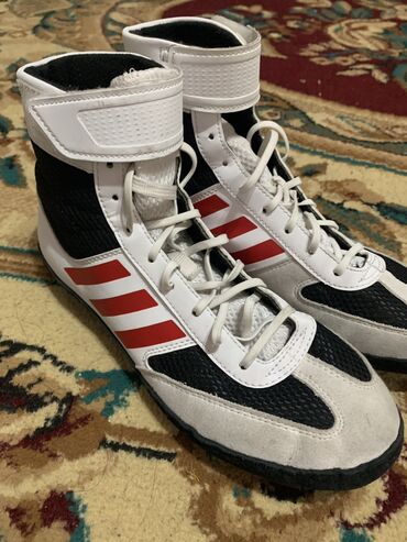 настольный стол: Продаю Adidas combat speed 5 за 9000 сом могу доставить центр Кант и