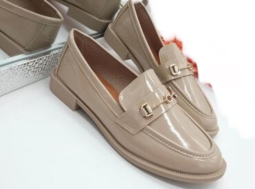 ljubicasta haljina i cipele: Loafers, Safran