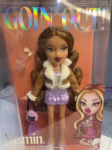 Игрушки: Bratz Goin’ Out! Yasmin Кукла в стильной зимней курточке с мехом