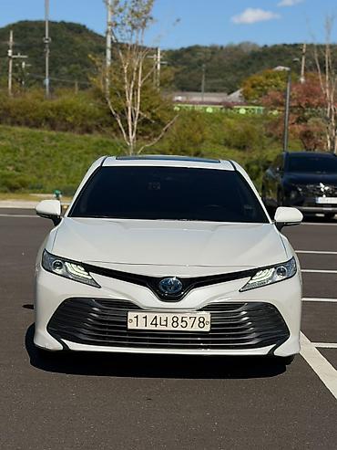 es lexus: Toyota Camry: 2021 г., Гибрид, Седан — 4