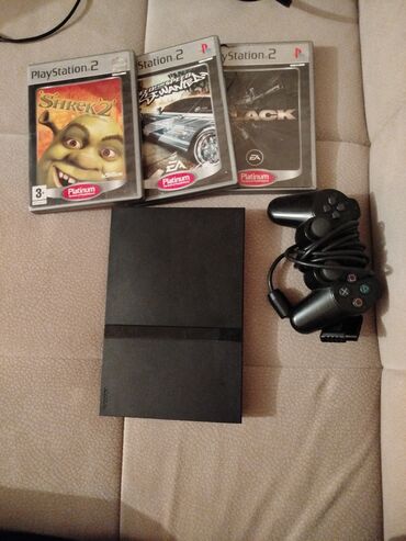 ps2 satilir: PlayStation 2 
3 oyun diski var 
1 joystik