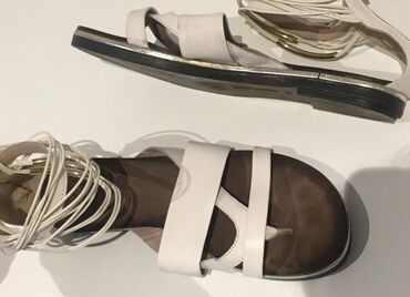 grubin ušće: Sandals, 37