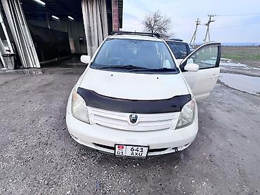 Другие автомобили: Компактный городской кроссовер (5 дверей, 5 мест), белый цвет. Кузов — 3