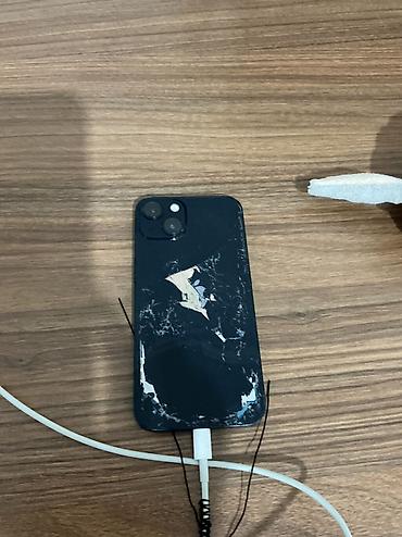 iphone 11 elde: IPhone 13, 128 GB, Midnight, Face ID, Qırıq, Simsiz şarj — 3