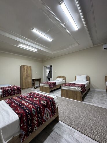 Посуточная аренда комнат: Уютный номер-студия с отдельным санузлом. Планировка и оснащение: - — 20