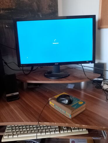 Monitori: Acer monitor je crne boje, elegantnog dizajna, pogodan za — 9