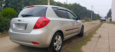 Kia: Kia Ceed: 1.6 l | 2007 il Hetçbek — 2