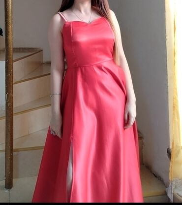 Ziyafət donları: Qırmızı rəngli uzun ziyafət geyimi - Model: A-kəsimli, yerə qədər