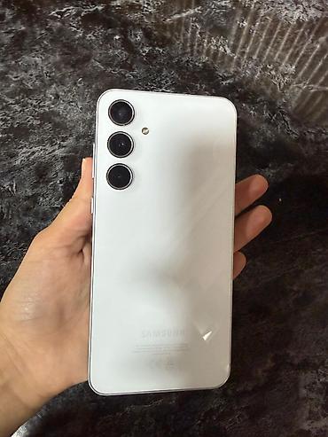 iphone 5 es: Samsung Galaxy A55 5G, 256 GB, rəng - Ağ, Barmaq izi, Face ID — 1