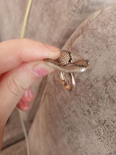 brilyant uzuk: Temiz gümüsdü 925 əyar 50 manatdan başlayan qiymetlə. Üzük dəsti – — 7