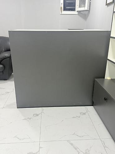parfum vitrine: Ətir ve aksesuar ucun magaza vitrini. 3 ədəd vitrin+1 ədəd stol Vitrin — 1